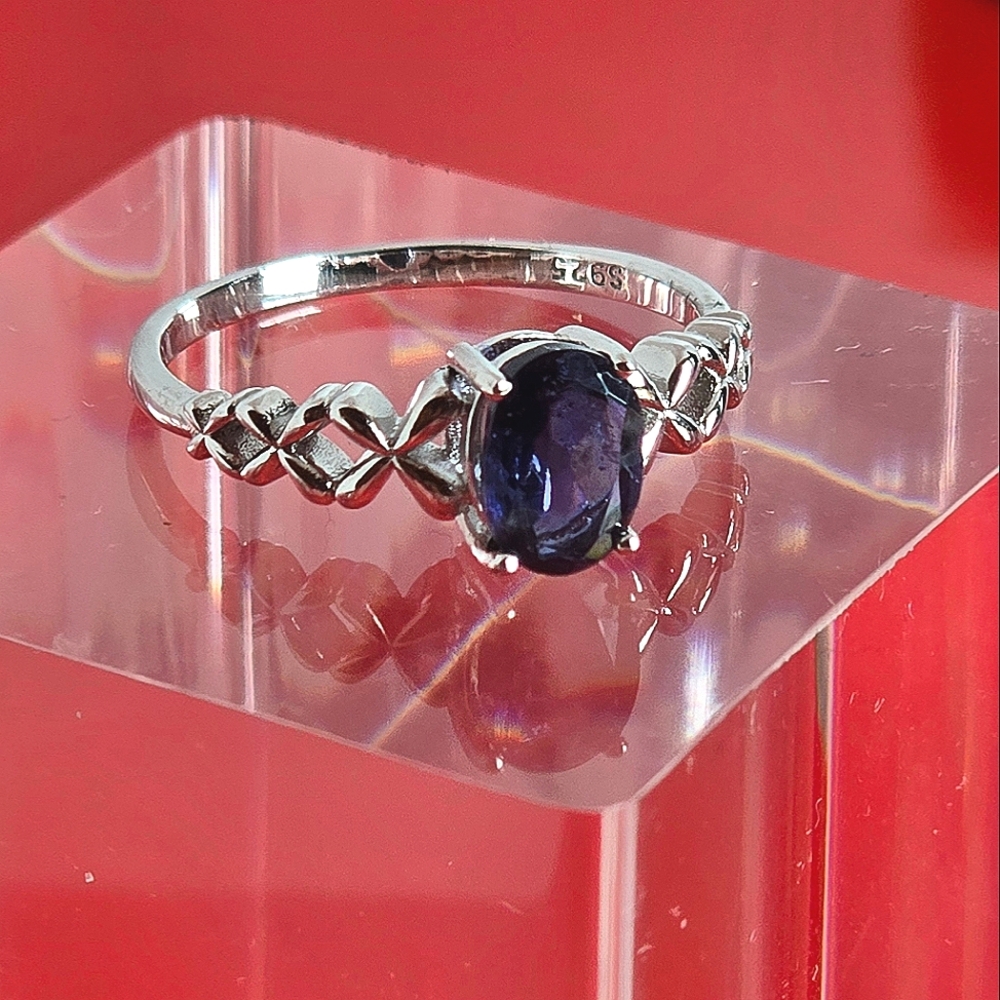 925 Sterling Silver Ring with Natural 5x7mm Iolite